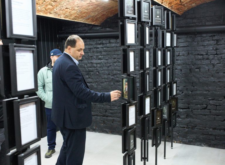 В Івано-Франківську відкрили центр АРТАН - соціальний простір пам'яті про загиблих Героїв 7 600953078 1458317739197811 2350254833409072768 n