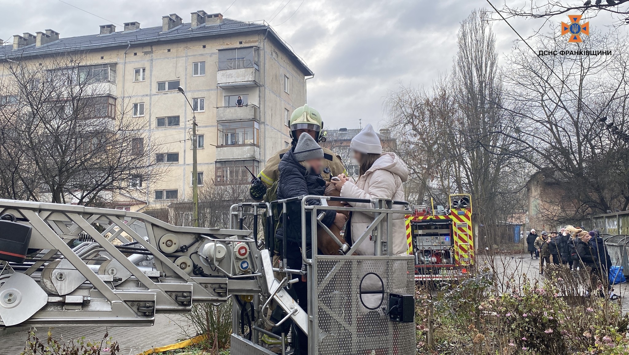 У Франківську сталася пожежа в багатоповерхівці (ФОТО) 2 602970858 1164338015855560 8331773424040985528 n
