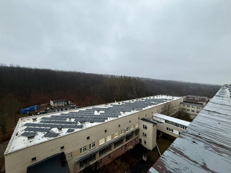 Калуська ЦРЛ отримає нову сонячну електростанцію разом із акумуляторами (ФОТО) 12 603025262 902928095592025 7875871011556044317 n