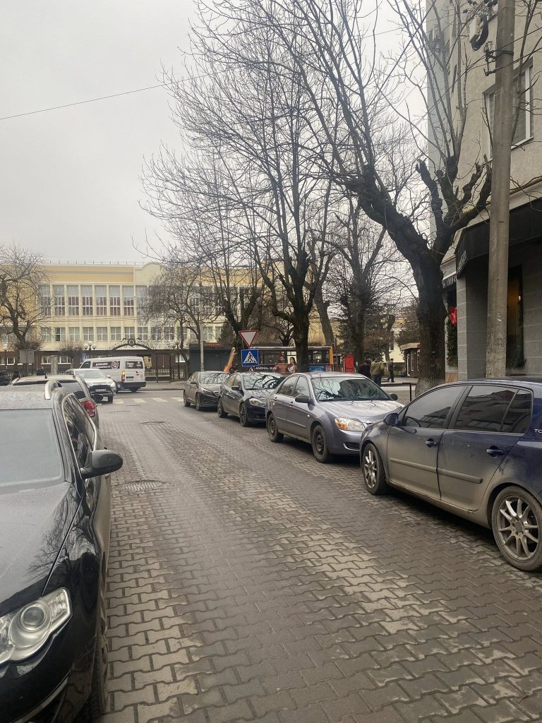 Хаотичне паркування: у Франківську дві вулиці зроблять односторонніми (ФОТО) 6 603874345 1442826511178073 8881536849247312354 n