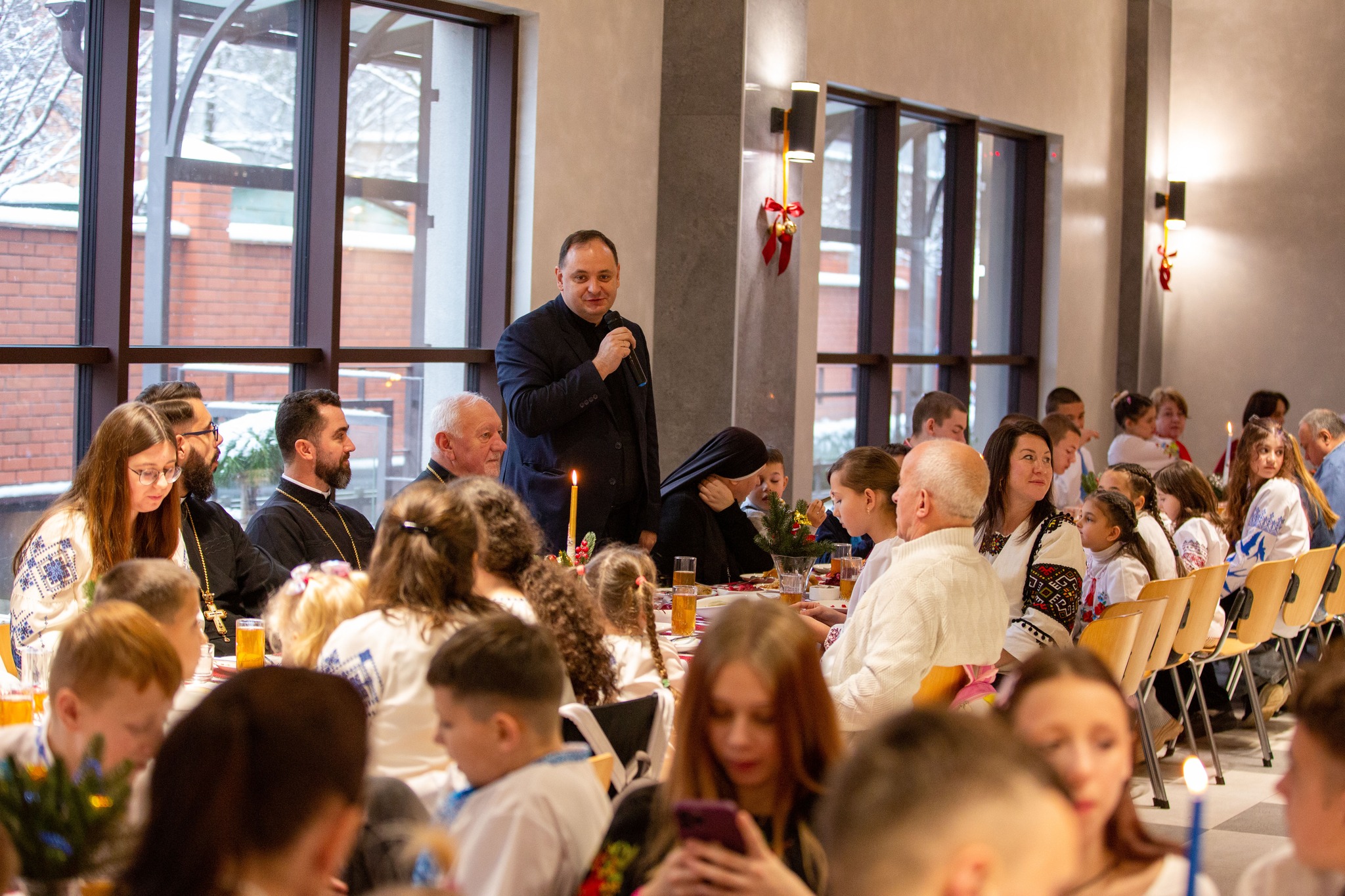 Свята вечеря для дітей-сиріт та вихованців прийомних сімей відбулася в Івано-Франківську 2 605119264 1463684241994494 3473154911878509142 n