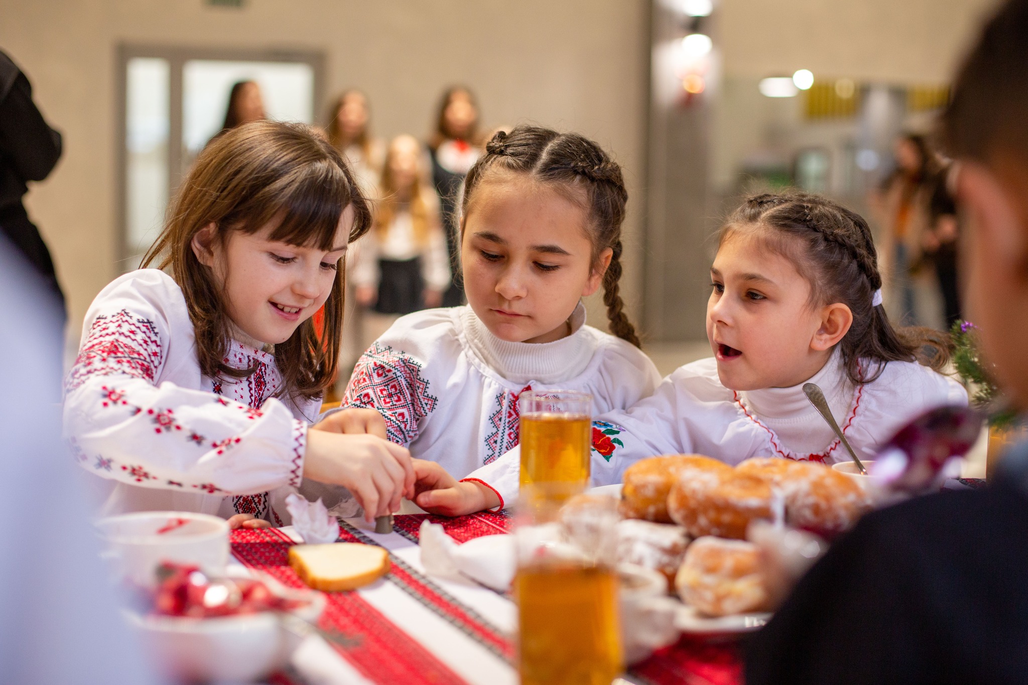 Свята вечеря для дітей-сиріт та вихованців прийомних сімей відбулася в Івано-Франківську 5 606045192 1465018148527770 5751289558324181518 n