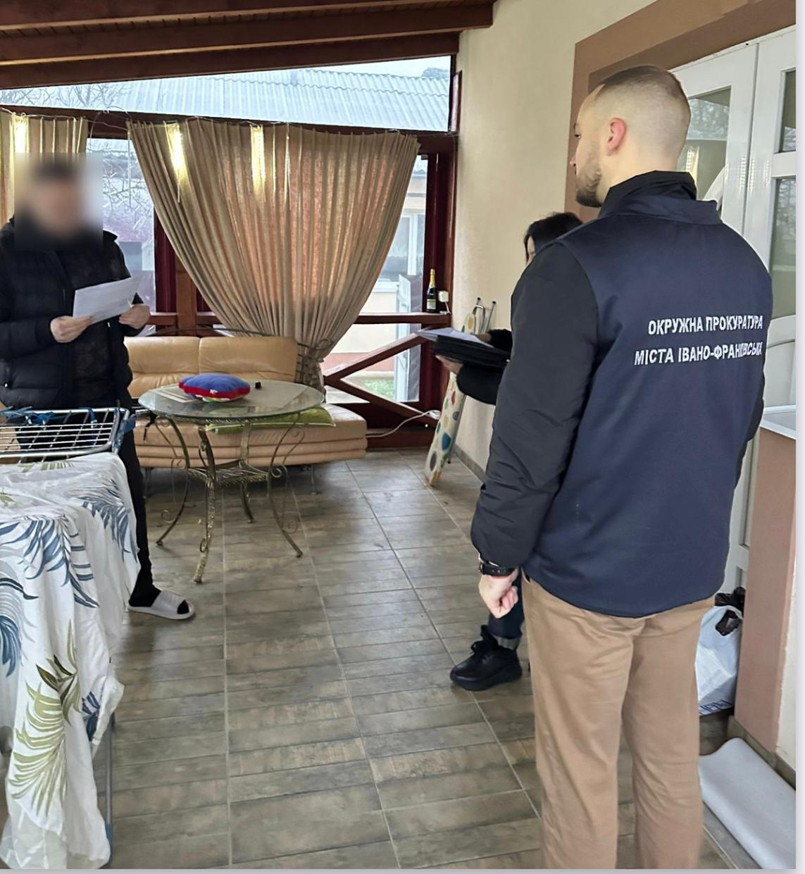 У Франківську викрили аферу з платним паркуванням (ФОТО) 2 606304738 904639948576620 8952781489228035165 n