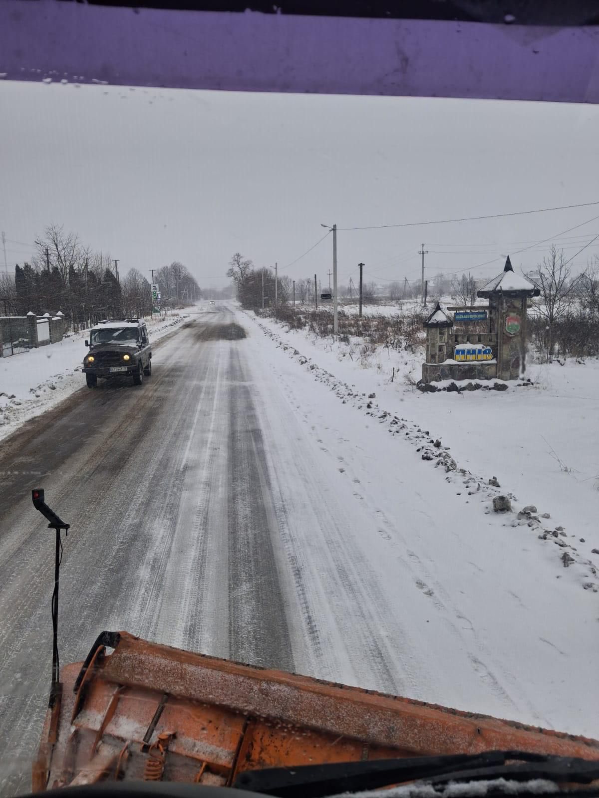 Через ожеледицю та вітер на Прикарпатті ускладнений рух 4 606422375 890421603322712 8232770218322825698 n