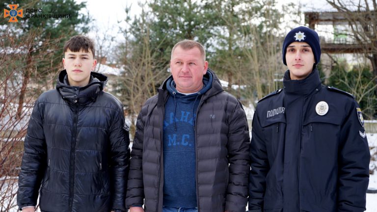 У ДСНС повідомили, хто врятував дітей із крижаної води у Коломиї (ФОТО)
