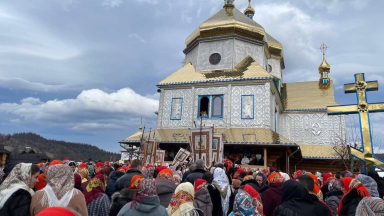 На Прикарпатті три храми ПЦУ відзначатимуть Різдво 7 січня 2 На Прикарпатті три храми ПЦУ відзначатимуть Різдво 7 січня