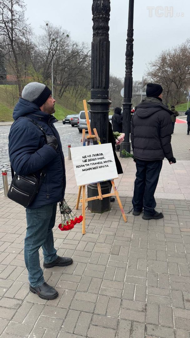 У Києві попрощалися із співаком Adam: хто з зірок прийшов (ФОТО) 3 9a9ea1fe3c33c3a295cd1008249320f8