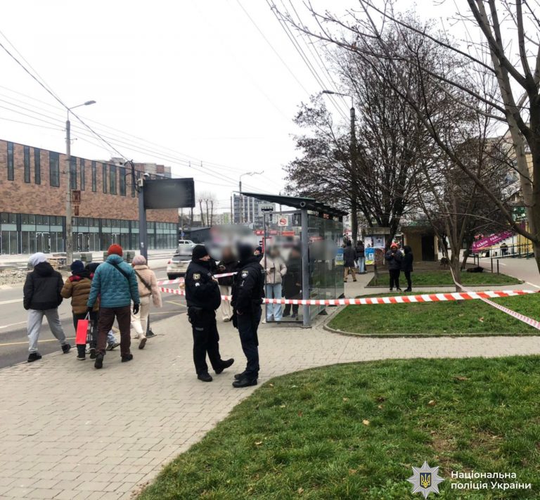 Напала з ножем на випадкових перехожих: мешканці Франківська оголосили підозру (ФОТО) 8 FB IMG 1765206656144