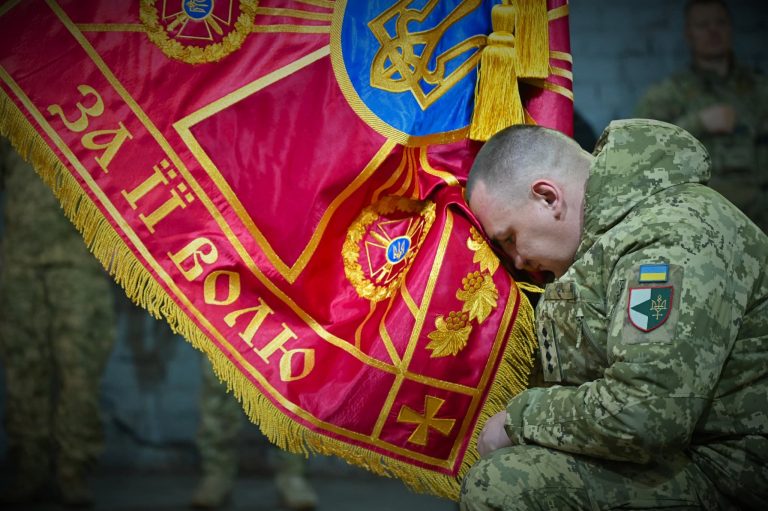 Зеленський вручив бойовий прапор комбату 91-го протитанкового батальйону з Франківщини 11 FB IMG 1765618774515