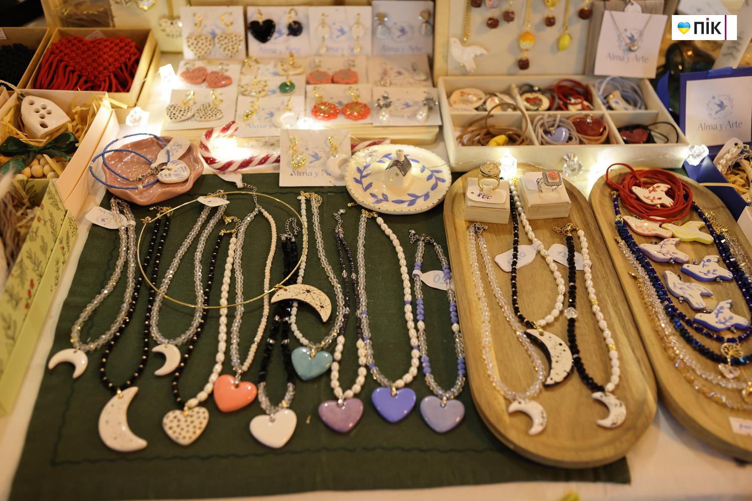 У Франківську провели благодійний ярмарок «Святий Миколай допомагає Захисникам» (ФОТО) 3 G71A0003 resize 1