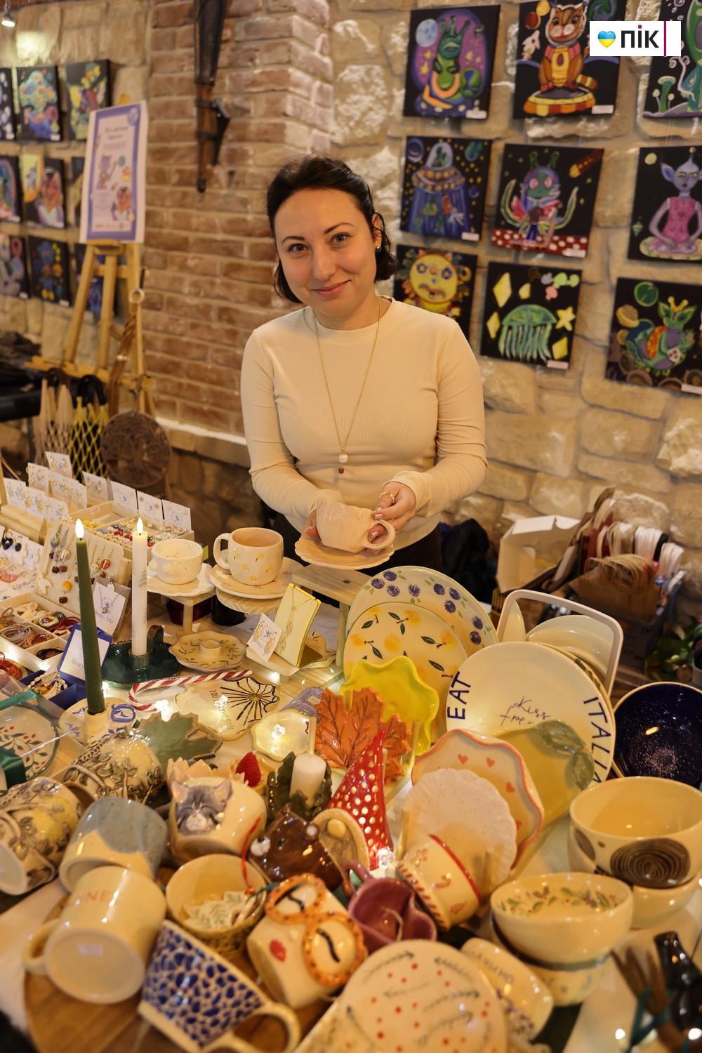 У Франківську провели благодійний ярмарок «Святий Миколай допомагає Захисникам» (ФОТО) 4 G71A0004 resize 1