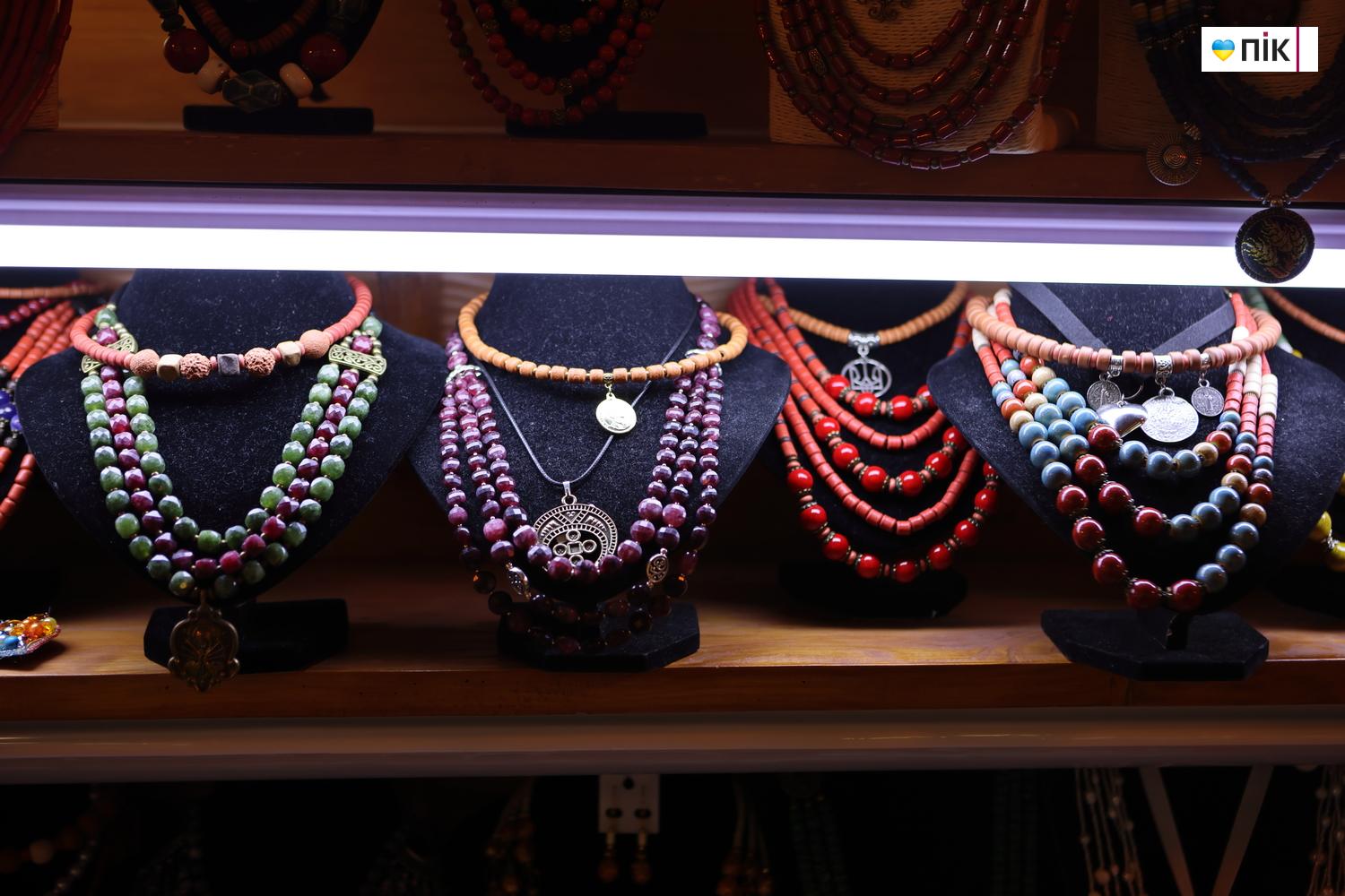 У Франківську провели благодійний ярмарок «Святий Миколай допомагає Захисникам» (ФОТО) 6 G71A0006 resize 1