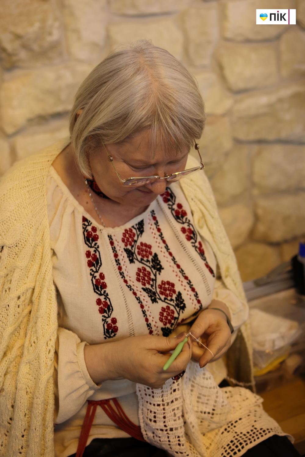 У Франківську провели благодійний ярмарок «Святий Миколай допомагає Захисникам» (ФОТО) 7 G71A0007 resize 1