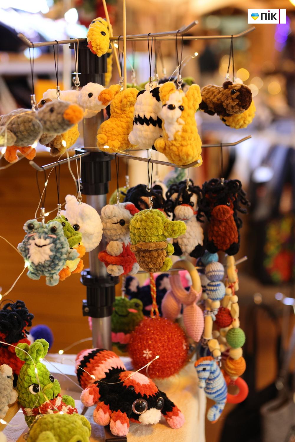 У Франківську провели благодійний ярмарок «Святий Миколай допомагає Захисникам» (ФОТО) 8 G71A0008 resize