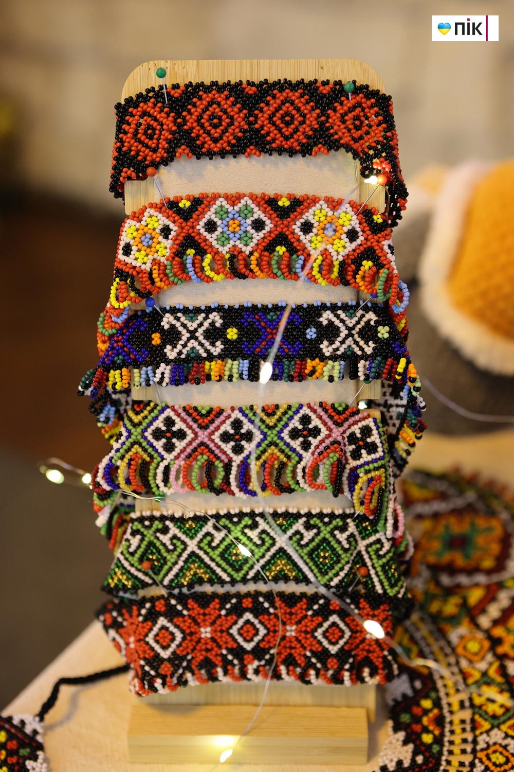 У Франківську провели благодійний ярмарок «Святий Миколай допомагає Захисникам» (ФОТО) 9 G71A0009 resize 1