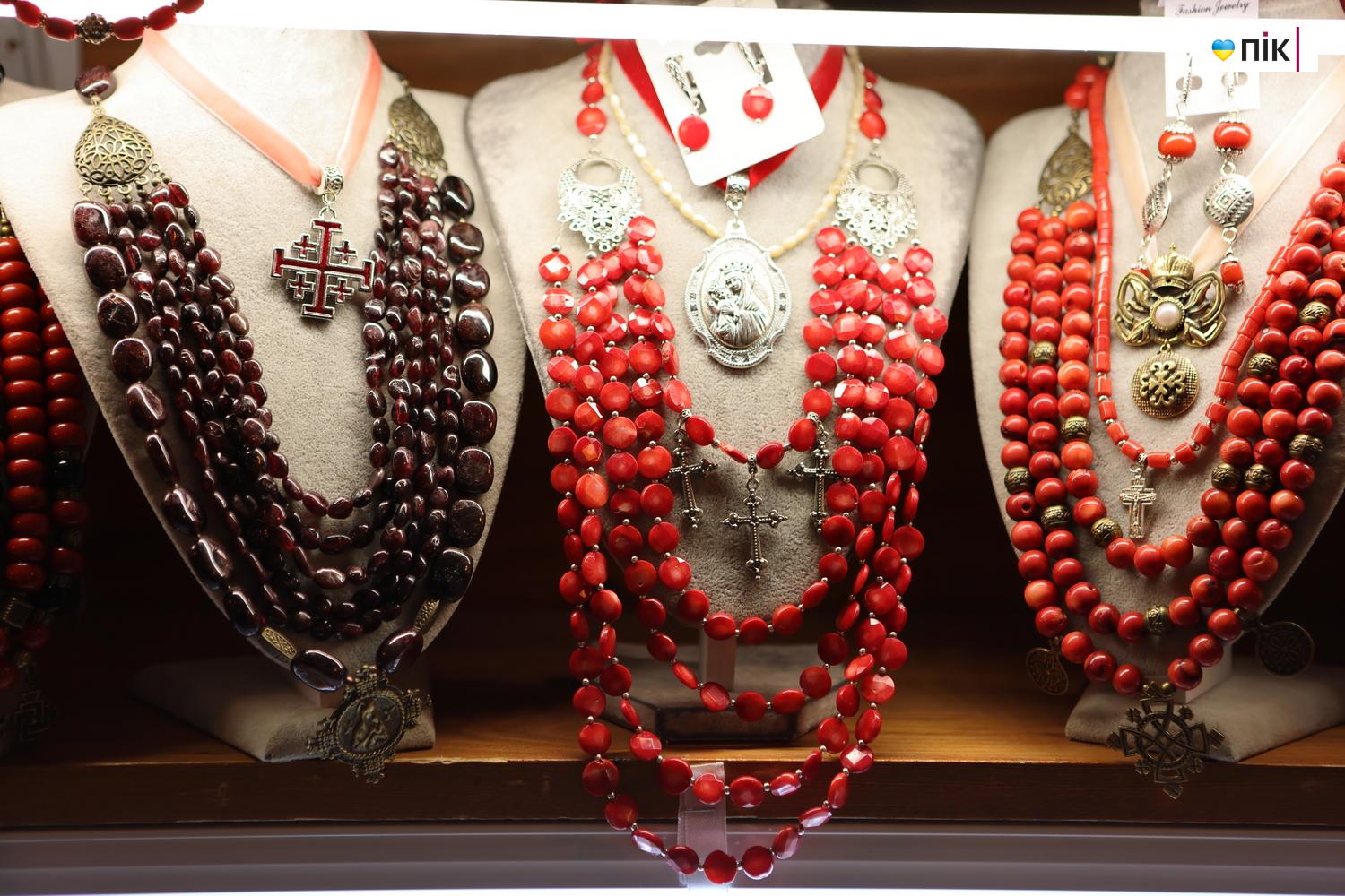 У Франківську провели благодійний ярмарок «Святий Миколай допомагає Захисникам» (ФОТО) 10 G71A0010 resize