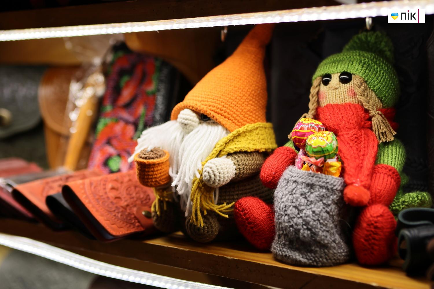 У Франківську провели благодійний ярмарок «Святий Миколай допомагає Захисникам» (ФОТО) 12 G71A0012 resize