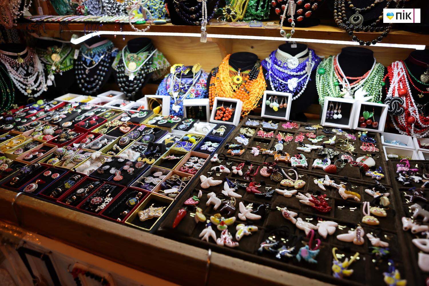 У Франківську провели благодійний ярмарок «Святий Миколай допомагає Захисникам» (ФОТО) 15 G71A0015 resize