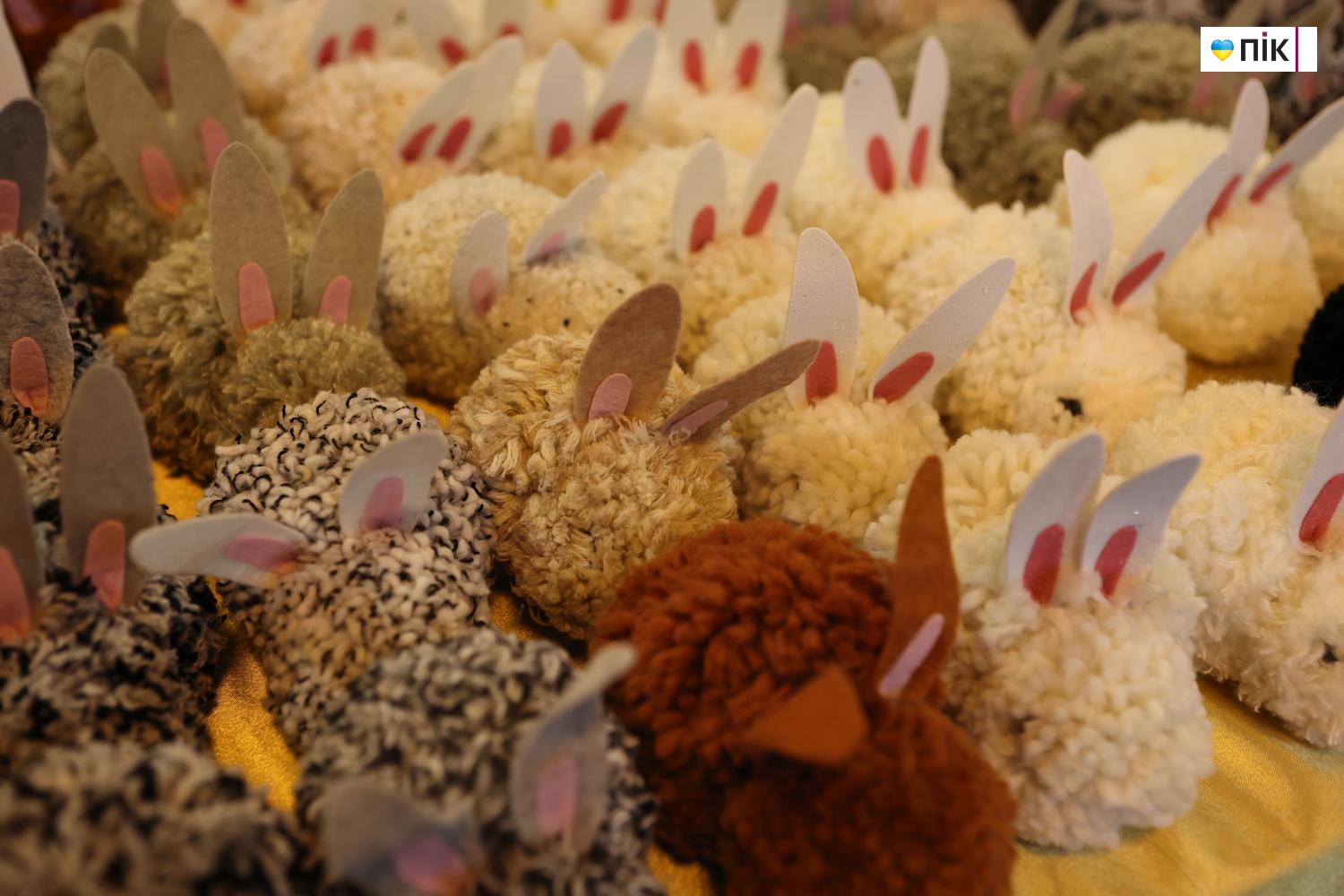 У Франківську провели благодійний ярмарок «Святий Миколай допомагає Захисникам» (ФОТО) 16 G71A0016 resize