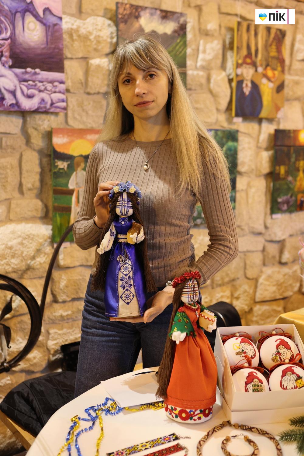 У Франківську провели благодійний ярмарок «Святий Миколай допомагає Захисникам» (ФОТО) 20 G71A0020 resize