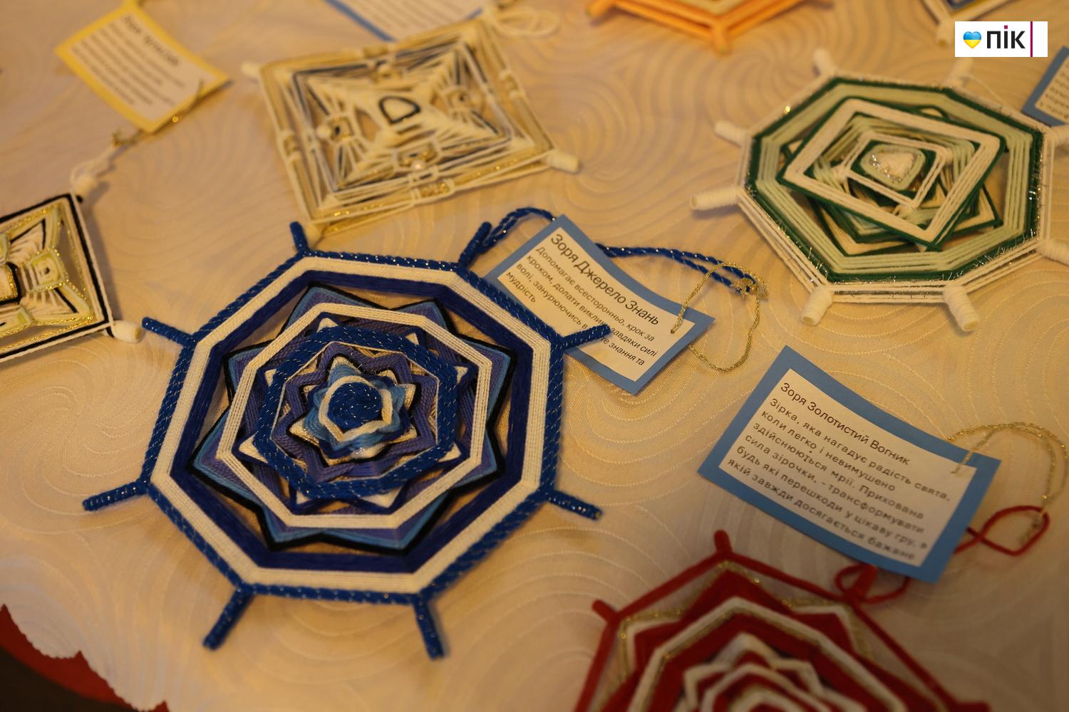 У Франківську провели благодійний ярмарок «Святий Миколай допомагає Захисникам» (ФОТО) 25 G71A0024 resize