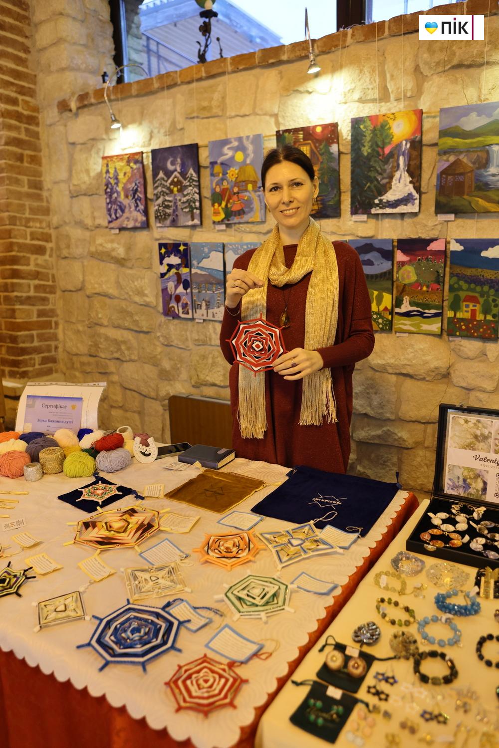 У Франківську провели благодійний ярмарок «Святий Миколай допомагає Захисникам» (ФОТО) 26 G71A0025 resize