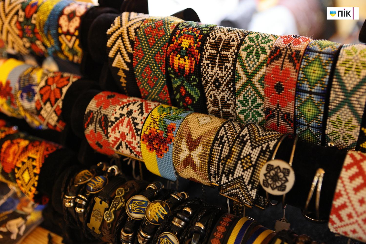 У Франківську провели благодійний ярмарок «Святий Миколай допомагає Захисникам» (ФОТО) 30 G71A0029 resize