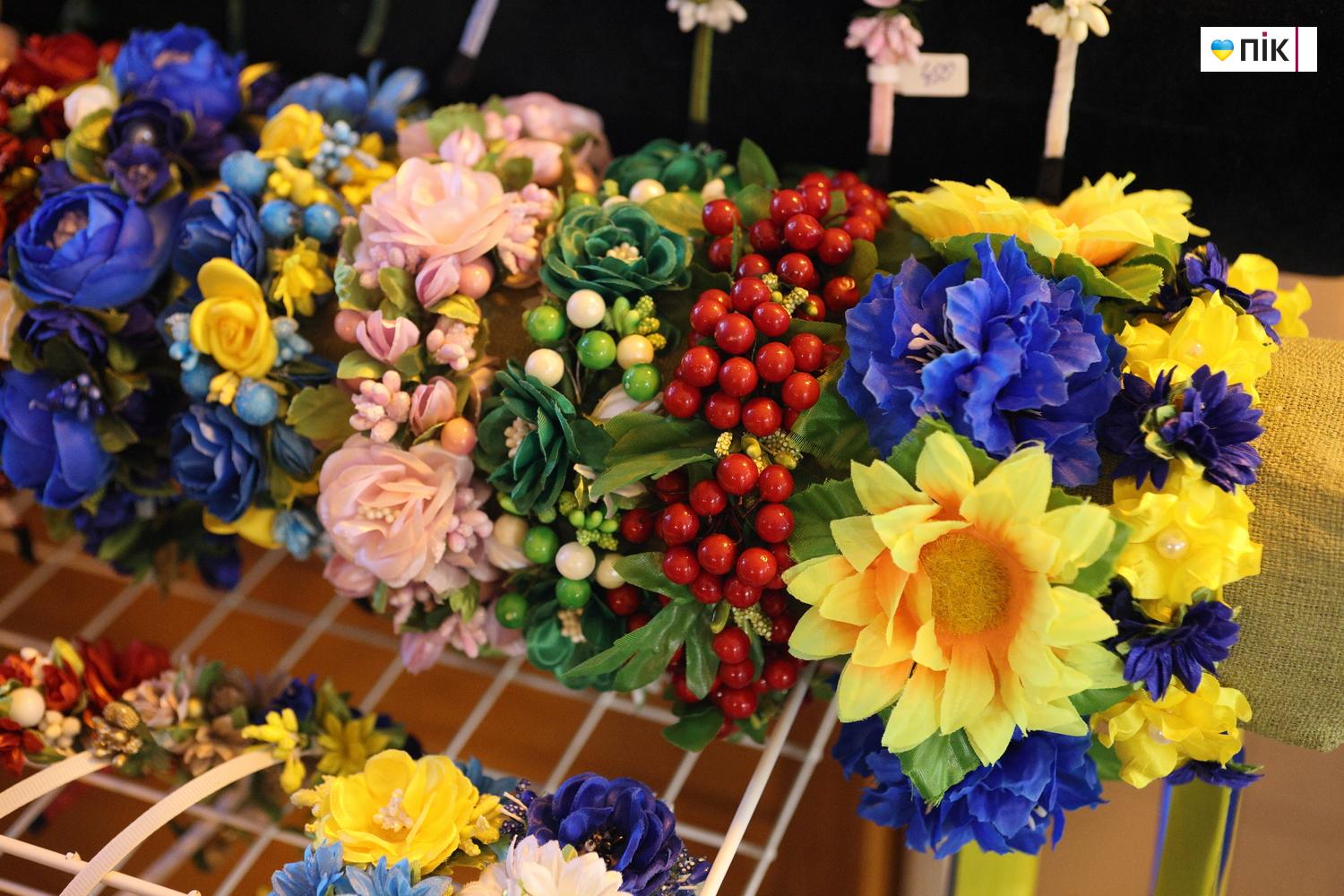 У Франківську провели благодійний ярмарок «Святий Миколай допомагає Захисникам» (ФОТО) 33 G71A0032 resize