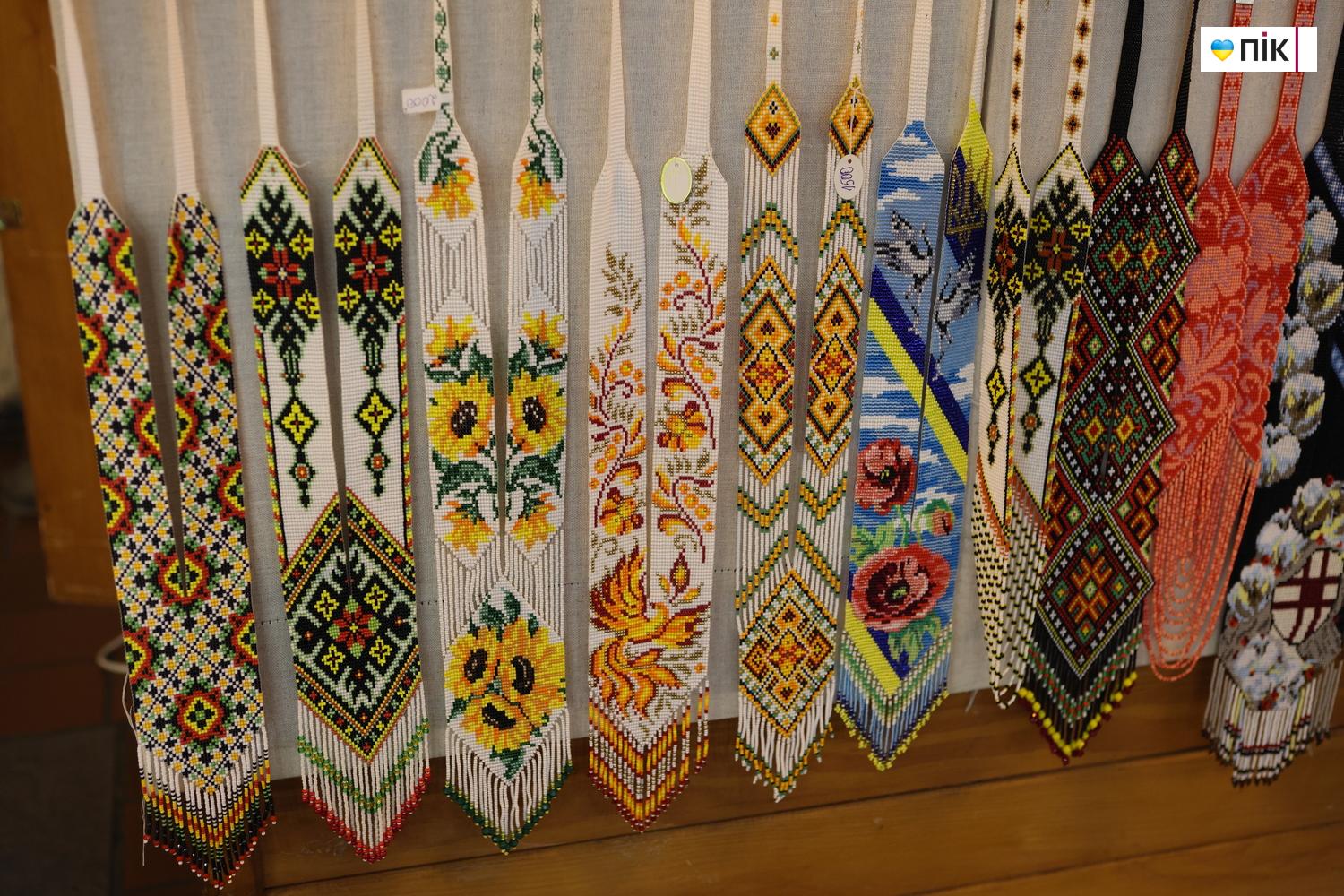 У Франківську провели благодійний ярмарок «Святий Миколай допомагає Захисникам» (ФОТО) 34 G71A0033 resize