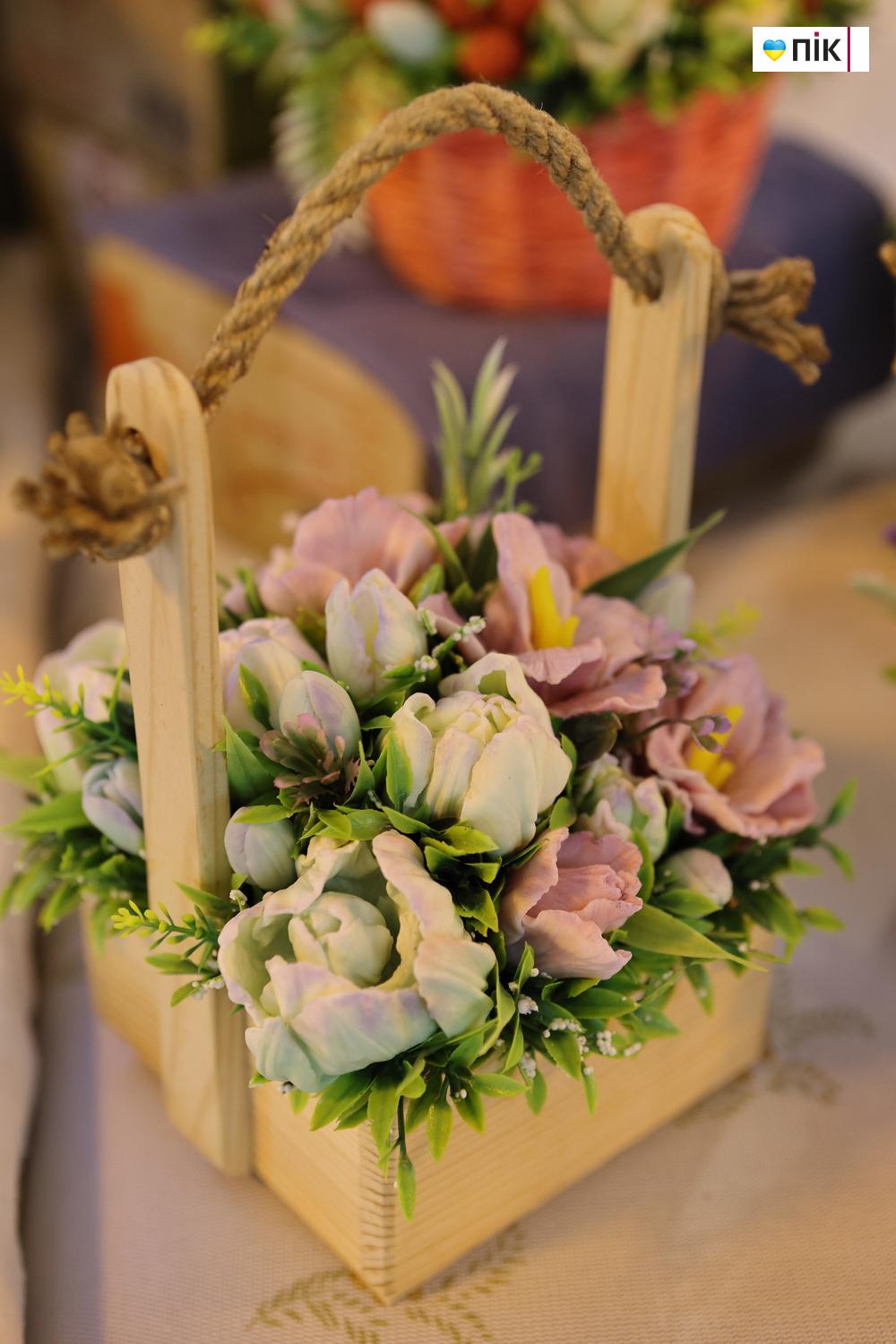 У Франківську провели благодійний ярмарок «Святий Миколай допомагає Захисникам» (ФОТО) 36 G71A0035 resize 1