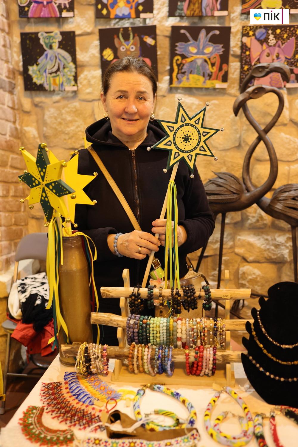 У Франківську провели благодійний ярмарок «Святий Миколай допомагає Захисникам» (ФОТО) 38 G71A0038 resize