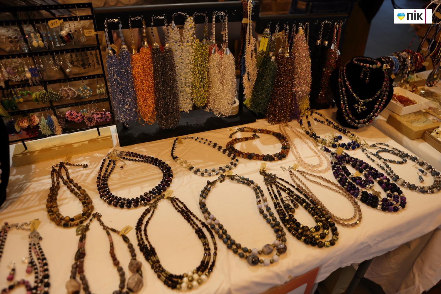 У Франківську провели благодійний ярмарок «Святий Миколай допомагає Захисникам» (ФОТО) 40 G71A0040 resize