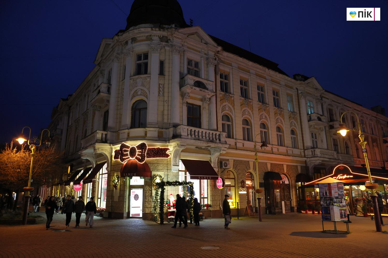 Святкові вогні та декорації: як Івано-Франківськ прикрасили до свят (ФОТО) 1 G71A0468 resize kopiya 2