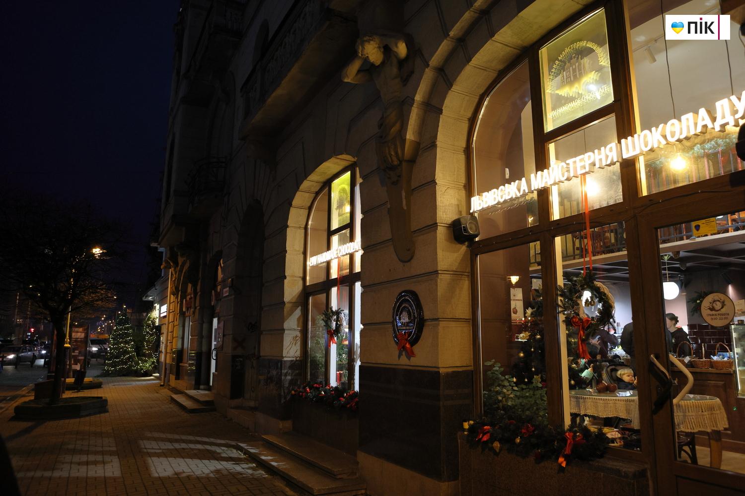 Святкові вогні та декорації: як Івано-Франківськ прикрасили до свят (ФОТО) 21 G71A0613 resize kopiya