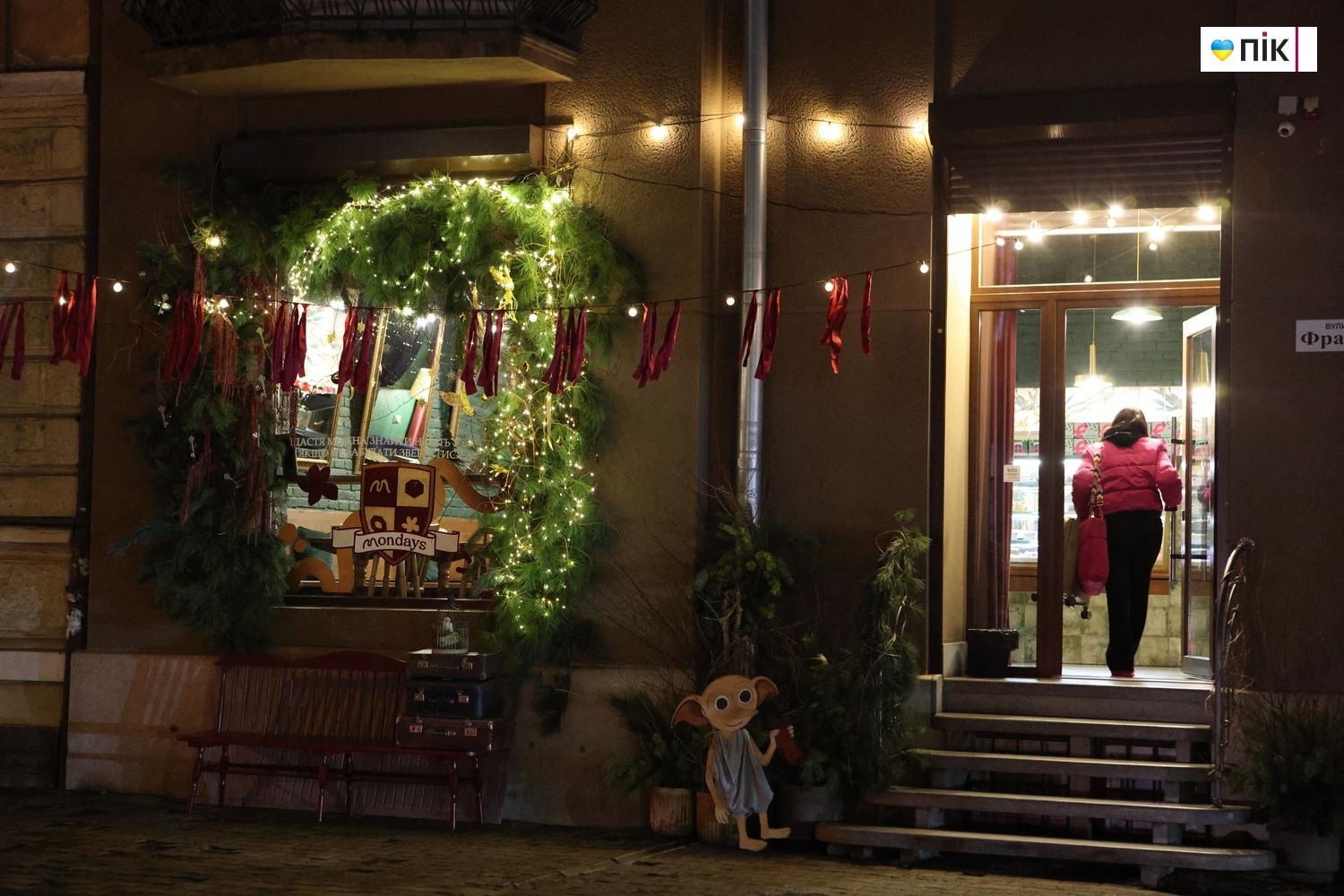 Святкові вогні та декорації: як Івано-Франківськ прикрасили до свят (ФОТО) 14 G71A0854 resize