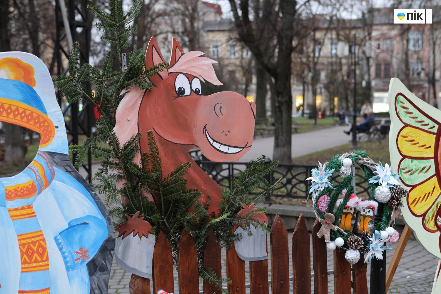 Святкові вогні та декорації: як Івано-Франківськ прикрасили до свят (ФОТО) 6 G71A9559 resize kopiya 2