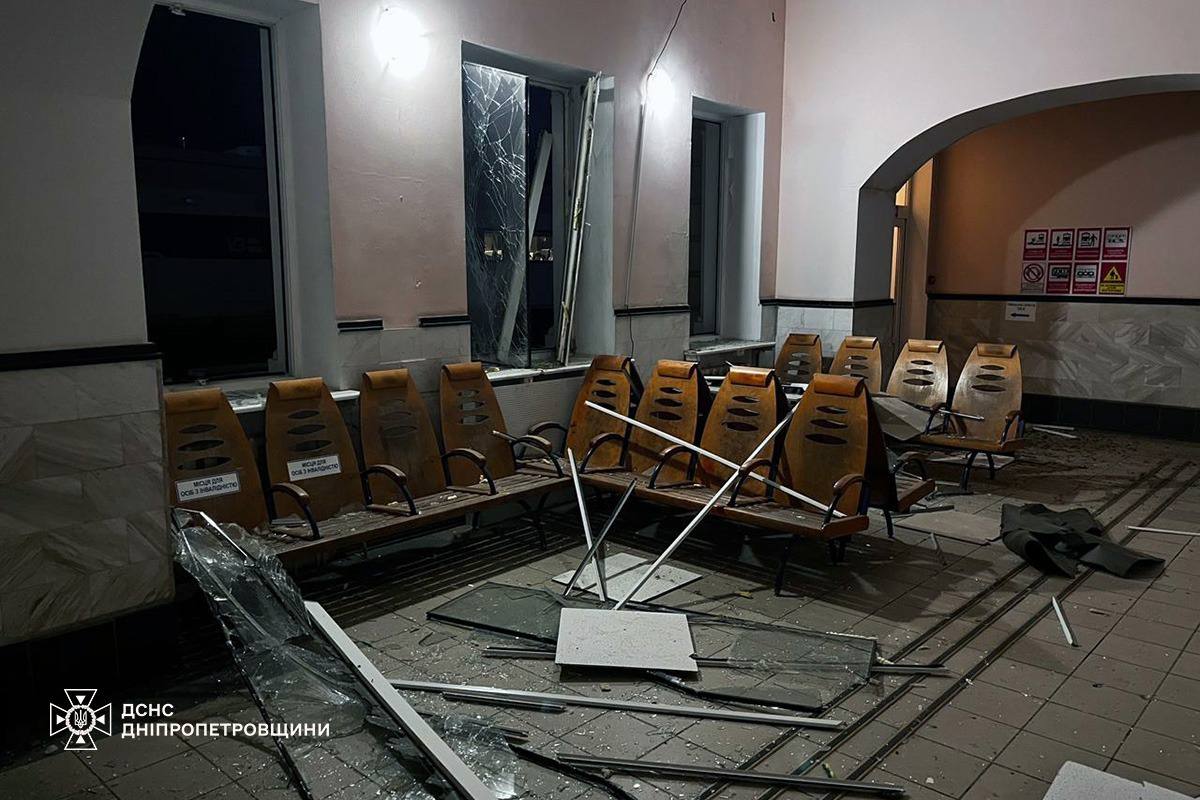 російські війська атакували Дніпропетровщину: поранені двоє людей (ФОТО) 3 IMG 20251215 084513 293