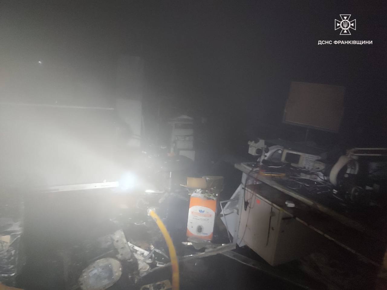 На Прикарпатті за добу горіли пиломатеріали, сервісний центр і господарська будівля 2 IMG 20251215 092143 981