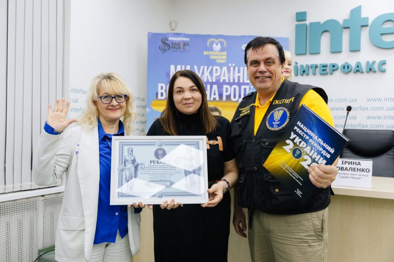 Рекорд України: соціальний проєкт SWEET.TV об’єднав 62 міста та понад мільйон людей (ФОТО) 6 Рекорд України: соціальний проєкт SWEET.TV об’єднав 62 міста та понад мільйон людей (ФОТО)