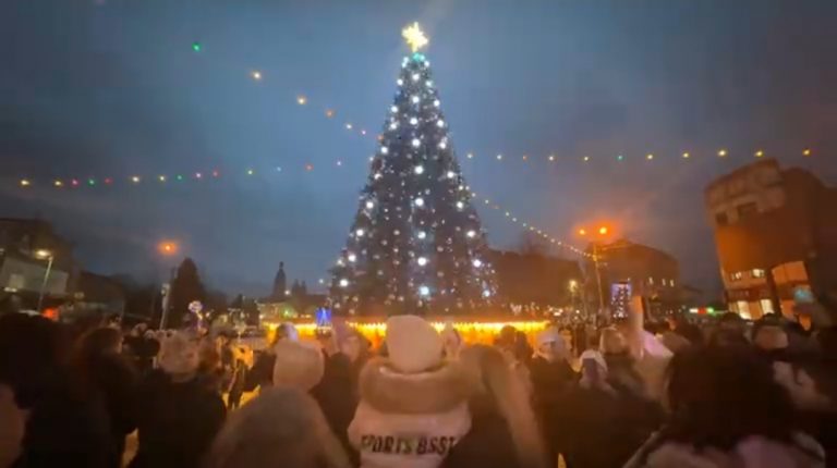 У Надвірній засвітили головну ялинку (ВІДЕО) 9 Screenshot 2025 12 05 19 59 44 157 edit com.facebook.katana