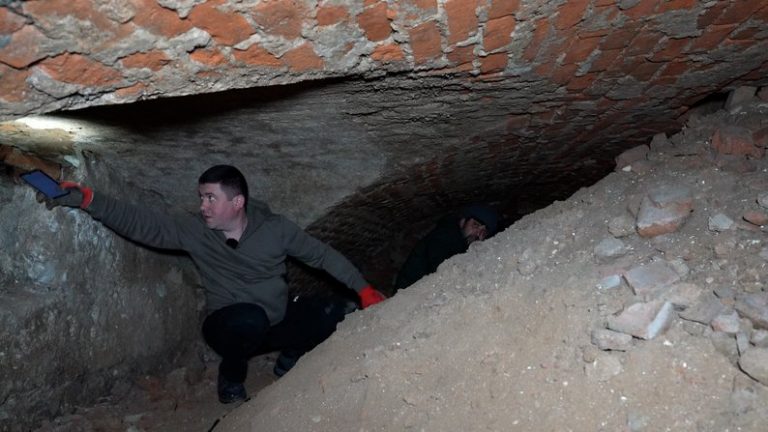 У Франківську знайшли можливий шлях до підземель XVIII століття (ФОТО, ВІДЕО) 12 af0fd3c4d453d58b