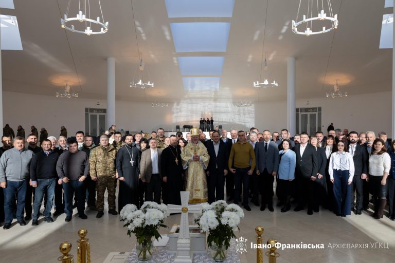 Голови громад Прикарпаття разом молилися у Старуні (ФОТО) 10 Голови громад Прикарпаття разом молилися у Старуні (ФОТО)