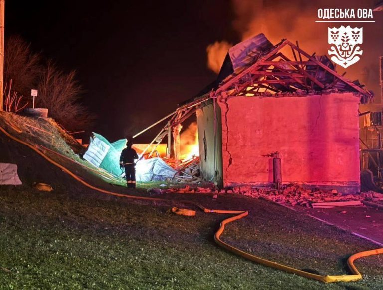 РФ атакувала Одещину: пошкоджено енергооб’єкт та приватні будівлі 5 photo 2025 12 02 08 51 00
