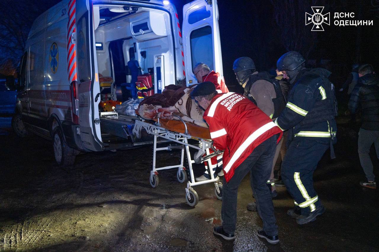 Одеса пережила чергову нічну атаку дронів (ФОТО, ВІДЕО) 2 photo 2025 12 04 07 06 33