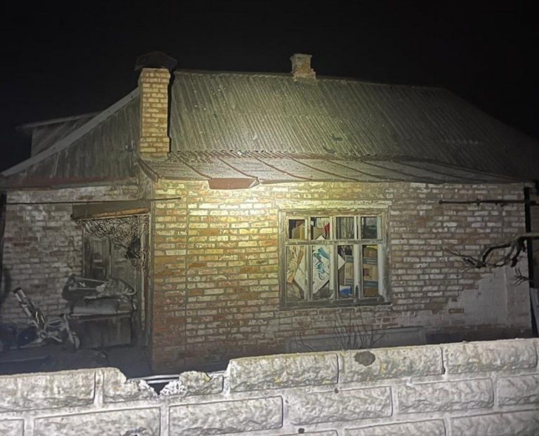 Ворог атакував Дніпропетровщину: понівечені будинки (ФОТО) 2 photo 2025 12 06 07 30 25