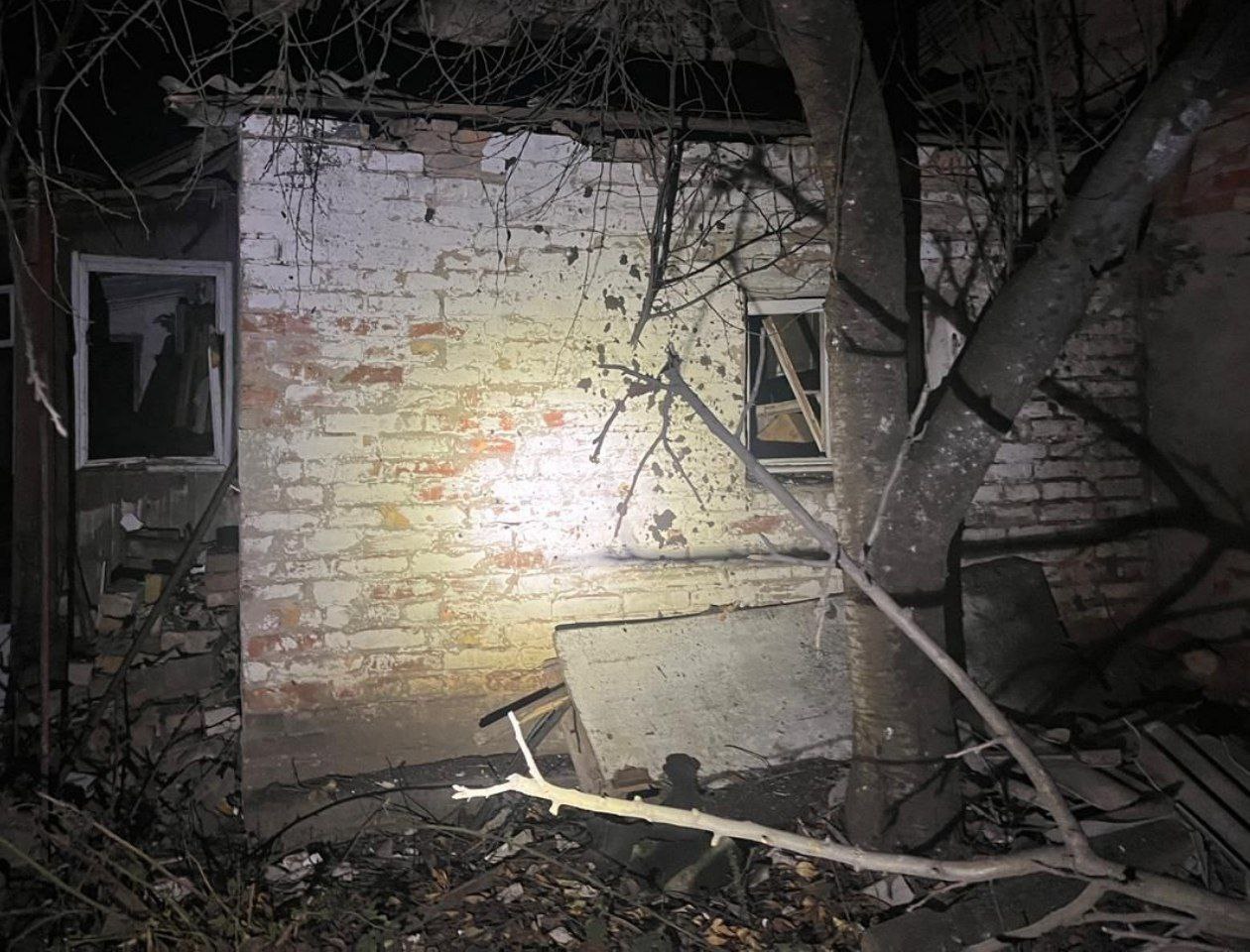 Ворог атакував Дніпропетровщину: понівечені будинки (ФОТО) 2 photo 2025 12 06 07 30 26 2