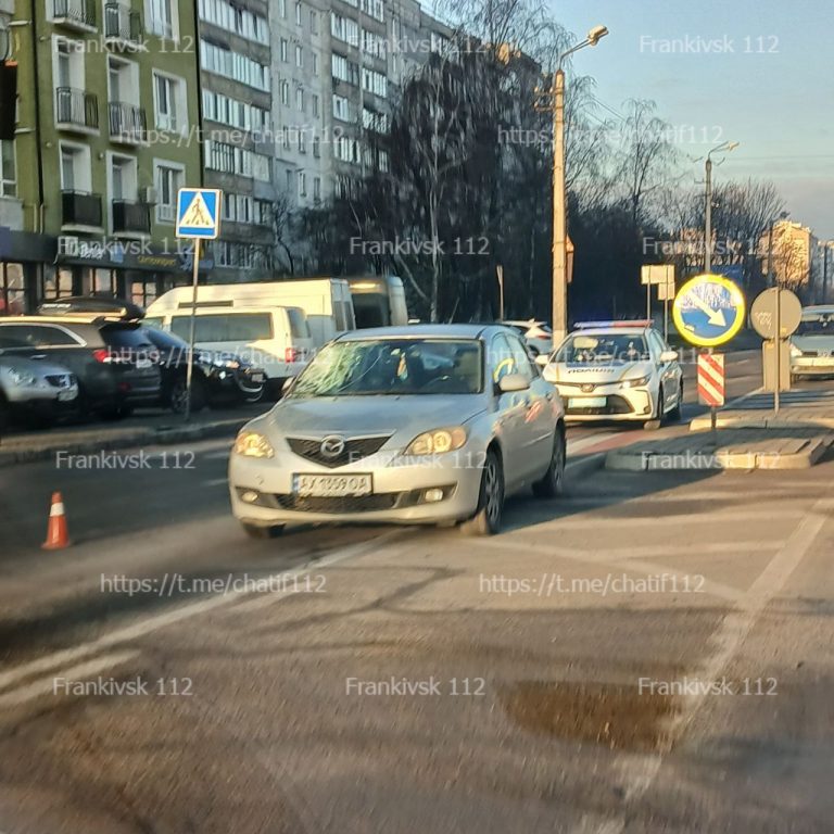В Івано-Франківську "Мазда" збила двох дівчат на переході (ФОТОФАКТ) 8 photo 2025 12 11 12 46 38