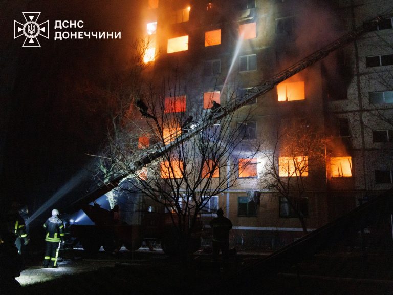 У Краматорську ворожий безпілотник влучив у багатоповерхівку (ФОТО) 1 photo 5291875698882581151 w