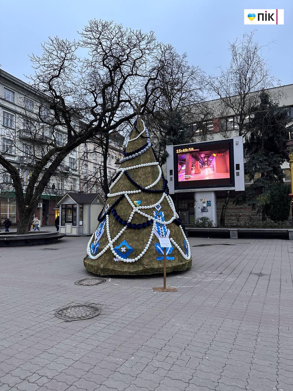 photo 5301156775316884368 y