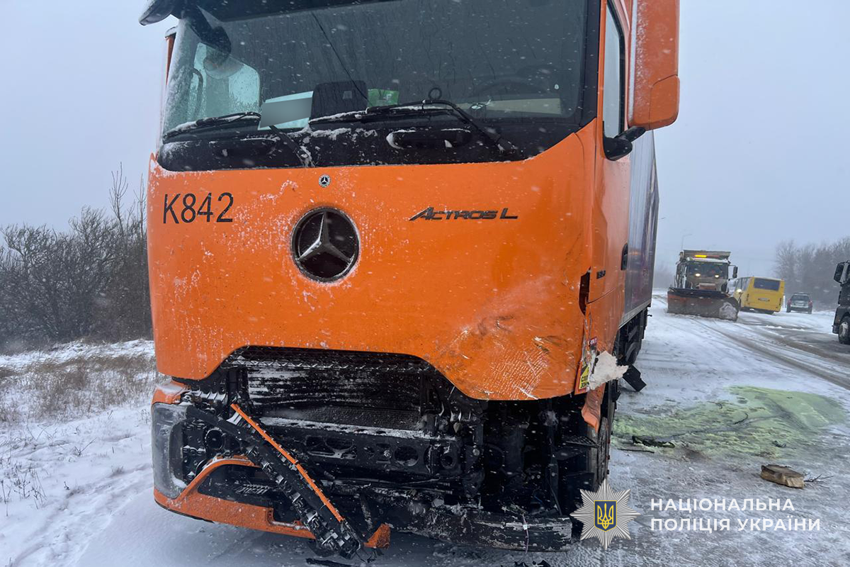 Автотроща на Тернопільщині: загинула жінка та двоє підлітків (ФОТО) 2 v8 af58f94793b9337f88e9ccb5b0f350de